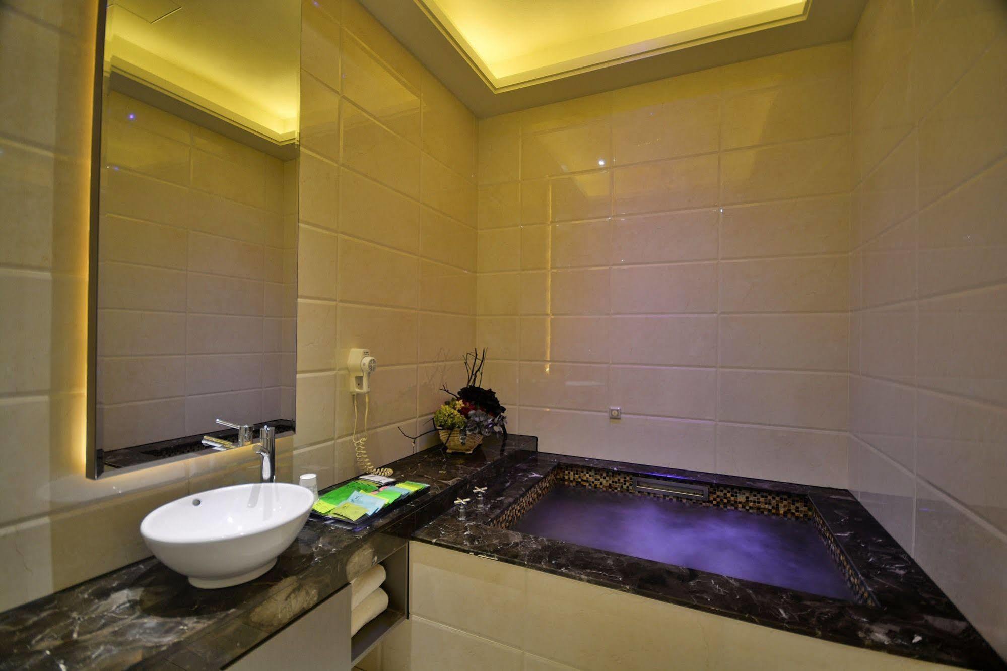 Hea Duenn Motel Taizhong Zewnętrze zdjęcie